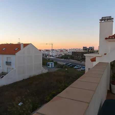 Baleal: Balconies And Pool Apartment