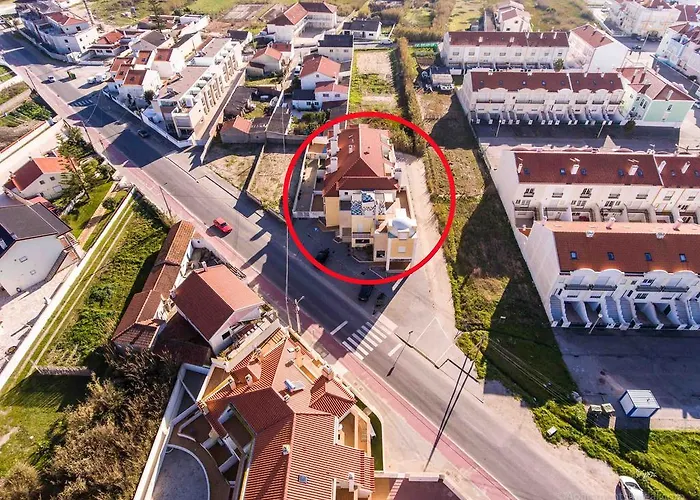 Baleal: Balconies And Pool Apartment